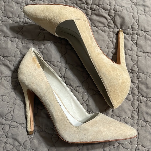 Alice & Olivia Cream Kid Suede Pumps sz 37 - Picture 5 of 9
